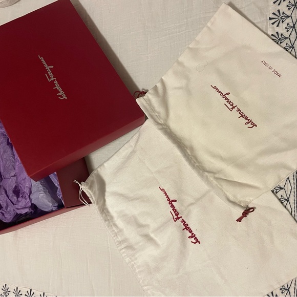 Pristine Salvatore Ferragamo Vera Bow heels - Picture 7 of 10